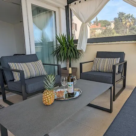 Prime Location Penthouse With A Large Terrace 아파트