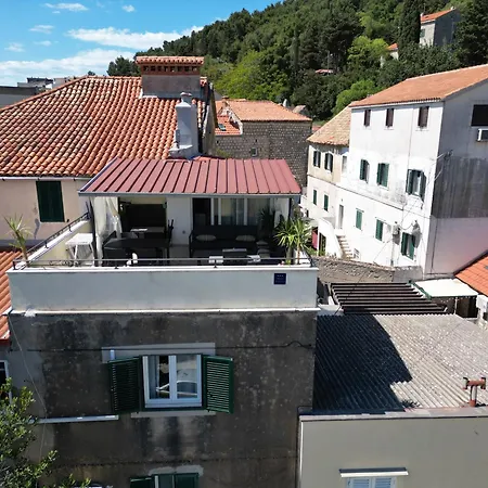 Prime Location Penthouse With A Large Terrace 스플리트